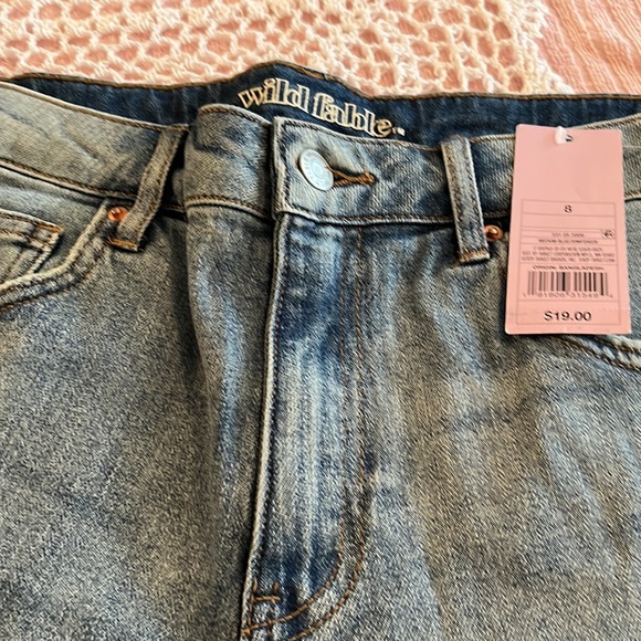 Wild fable medium blue distressed Jean Shorts.  NWT. Size 8. - Picture 2 of 9